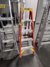 WERNER 5' FIBERGLASS STEP LADDER