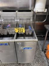PITCO MODEL 40D NAT GAS DEEP FAT FRYER, 40LB., 115,000 BTU, W/ 2-FRY BASKETS