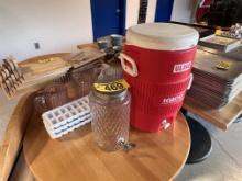 LOT OF ASSORTED PLASTIC PITCHERS, BEVERAGE DISPENSERS, ICE CUBE TRAYS