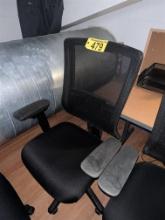 MESH HIGH-BACK SWIVEL OFFICE CHAIR