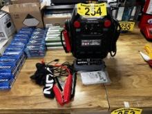 LOT: BOOSTER PAC & BATTERY CHARGER