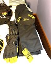 LOT OF ASSORTED MEN'S SNOW APPAREL: