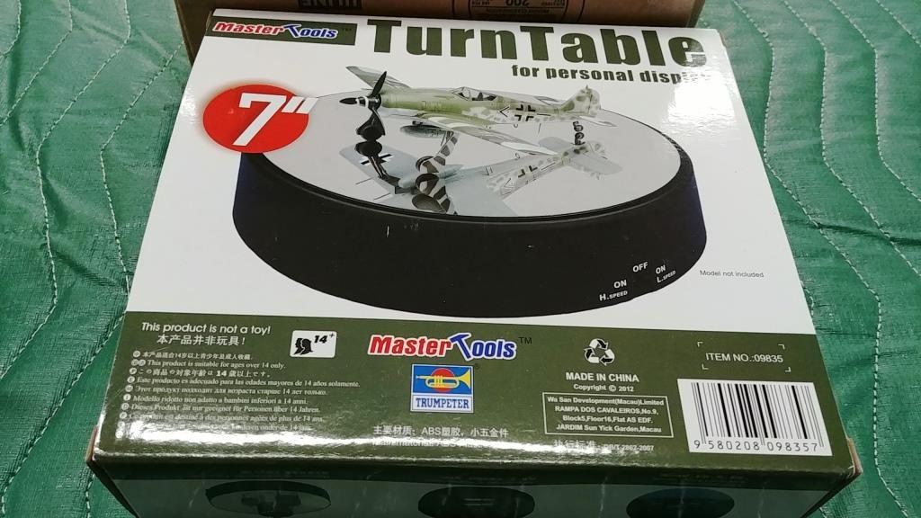 2 NEW 7" TURNTABLES FOR PERSONAL DISPLAY