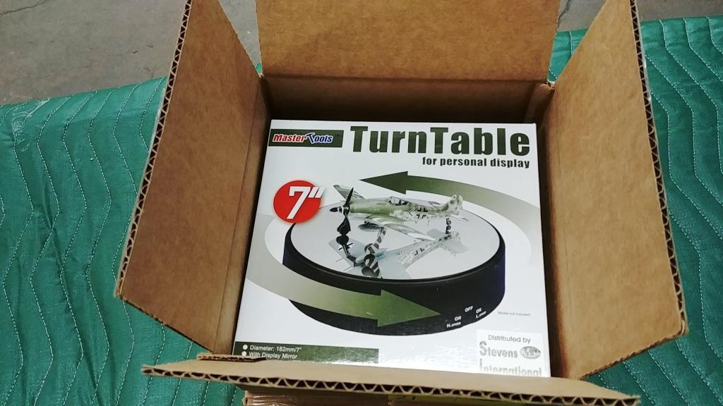 2 NEW 7" TURNTABLES FOR PERSONAL DISPLAY