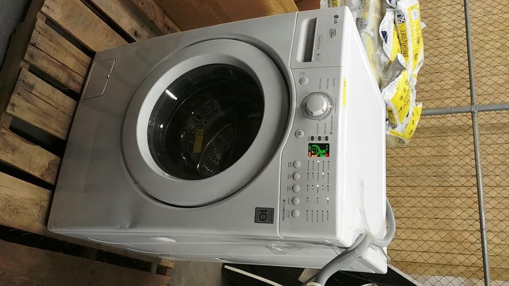 WHITE LG FRONT LOAD WASHER FOR PARTS OR REPAIR
