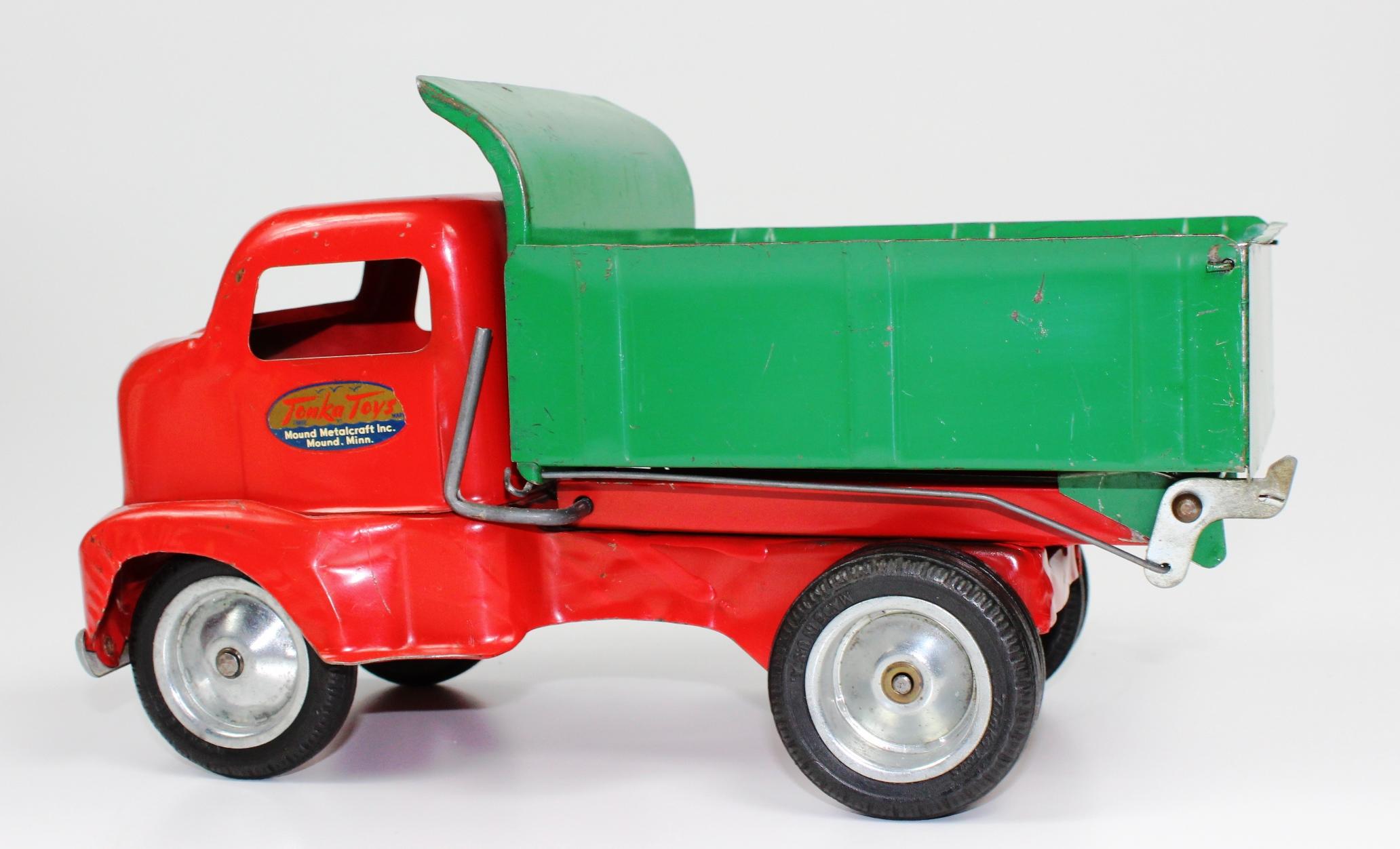 VINTAGE TONKA RED & GREEN PRESSED STEEL DUMP TRUCK