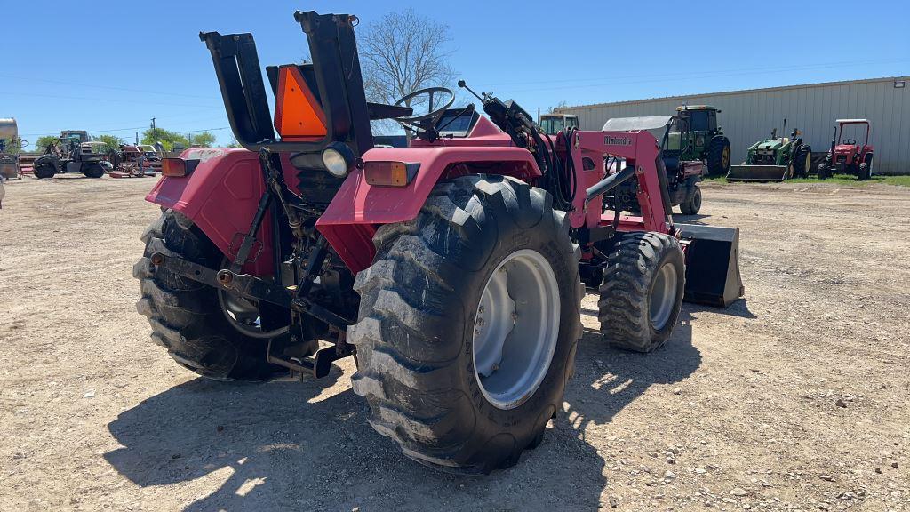 Mahindra 4025 w/234 Loader/Bucket