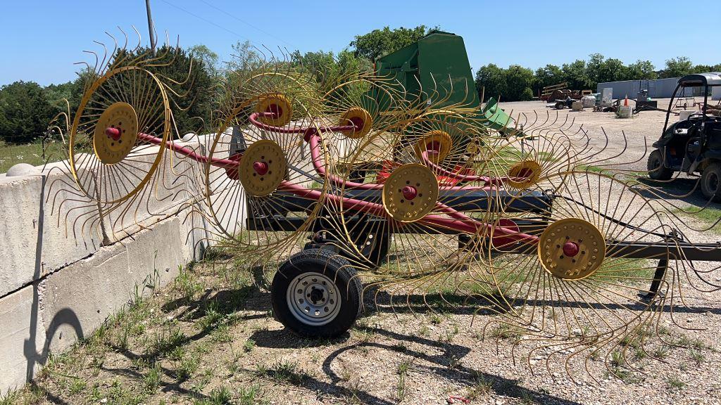 Pull-Type 8 Wheeled Hay Rake