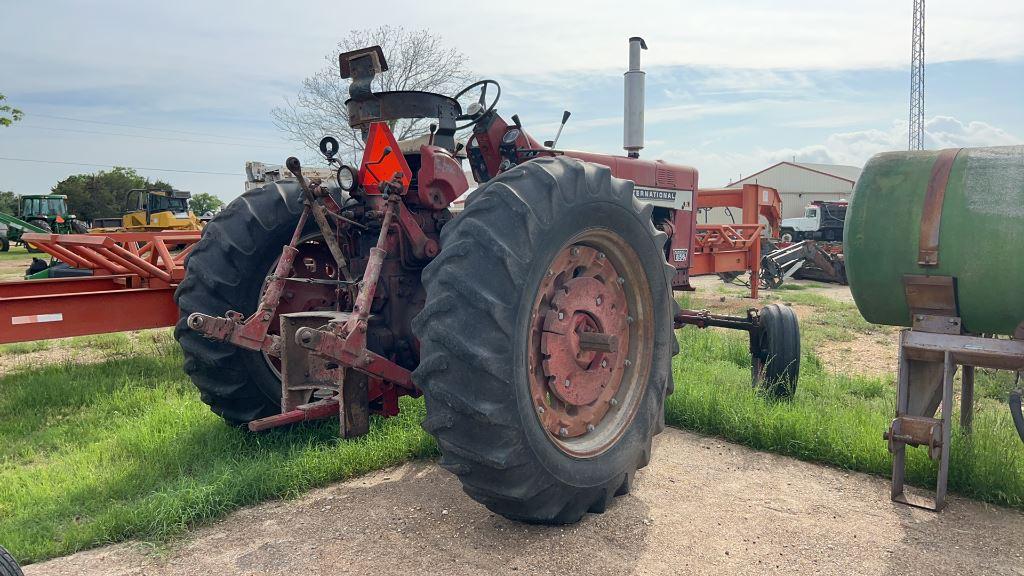 Farmall 856 Tractor 2wd