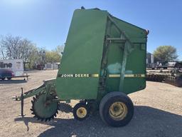 John Deere 535 Round Baler