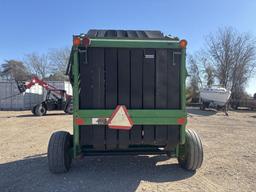 John Deere 535 Round Baler