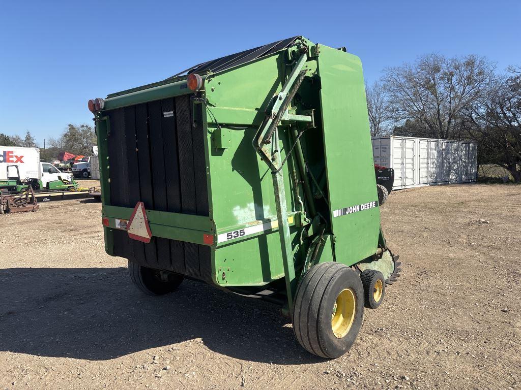 John Deere 535 Round Baler