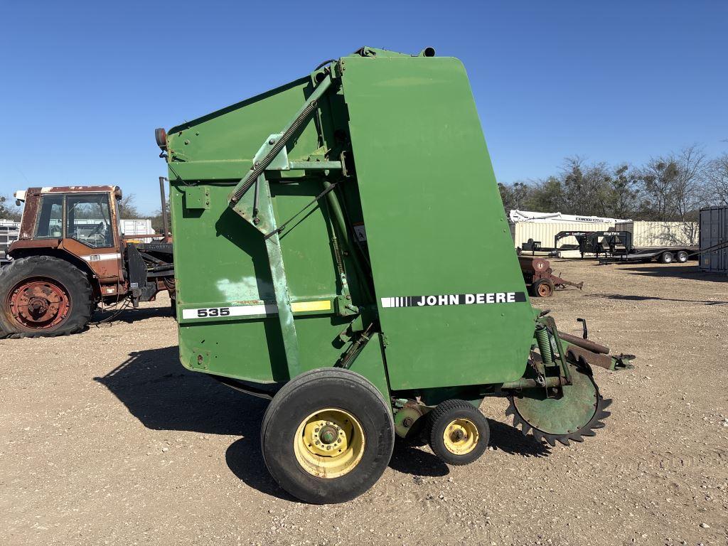 John Deere 535 Round Baler