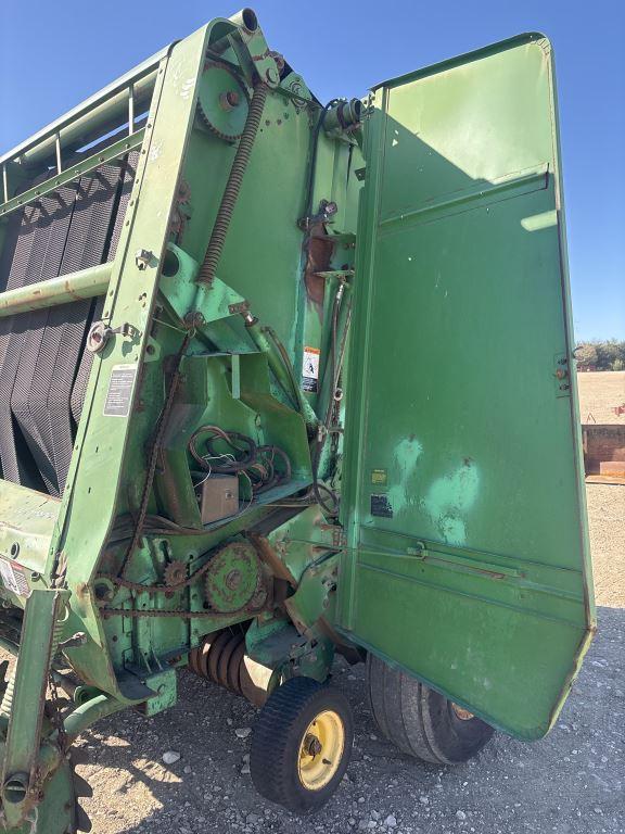 John Deere 535 Round Baler