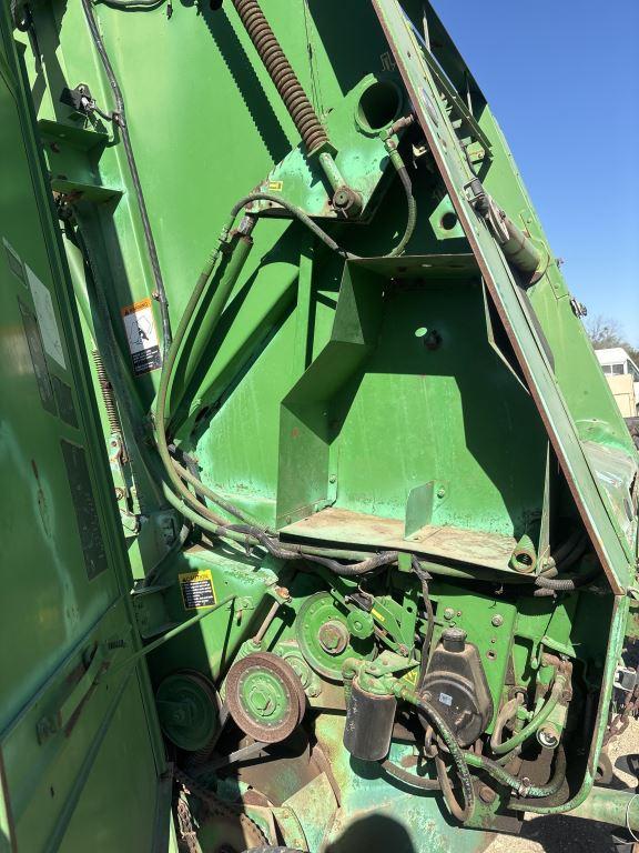 John Deere 535 Round Baler