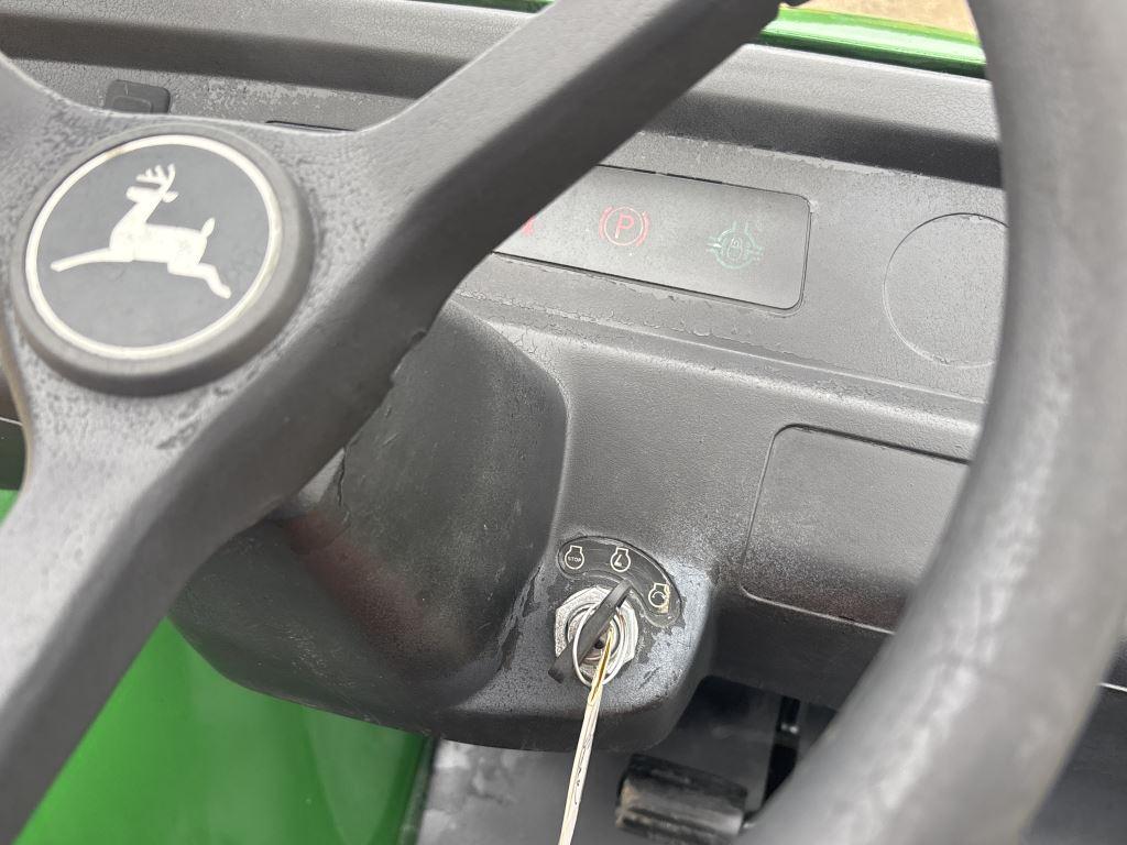 John Deere Gator TH 6x4
