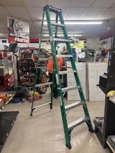 NEW Louisville Ladder FS4008 Fiberglass 8'