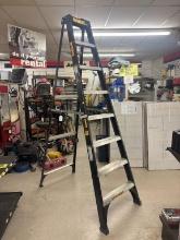 NEW Dewalt 8 ft. Fiberglass Step Ladder
