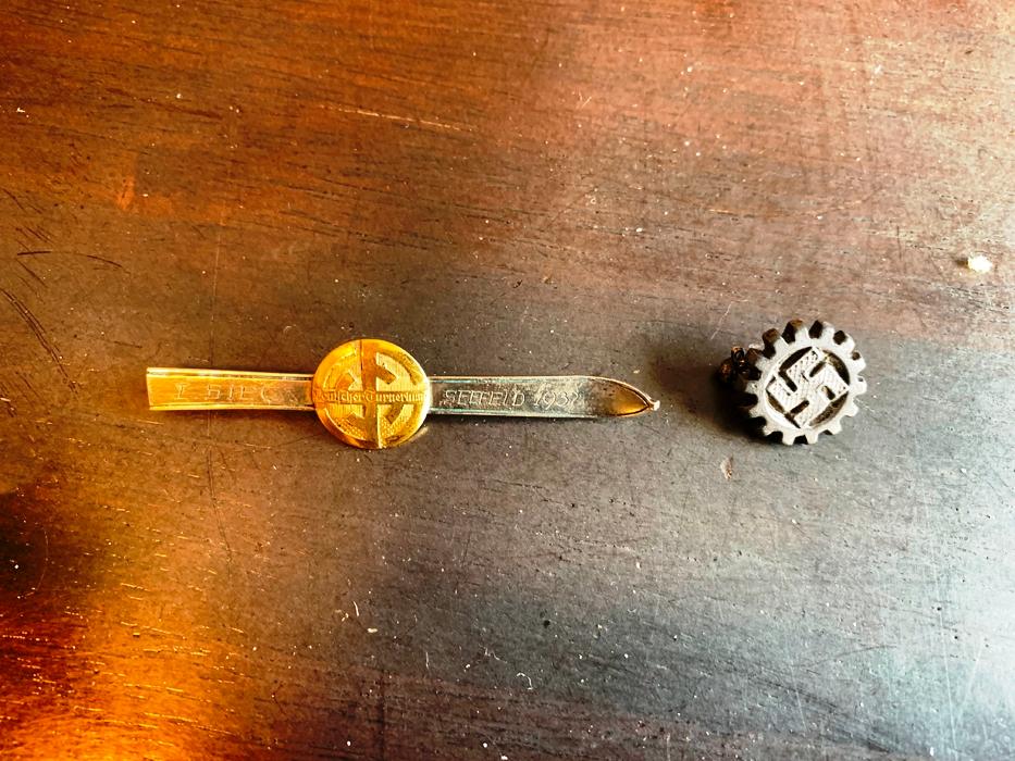 DAF pin