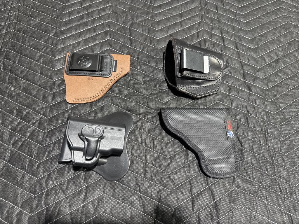 Lot of miscellaneous holsters