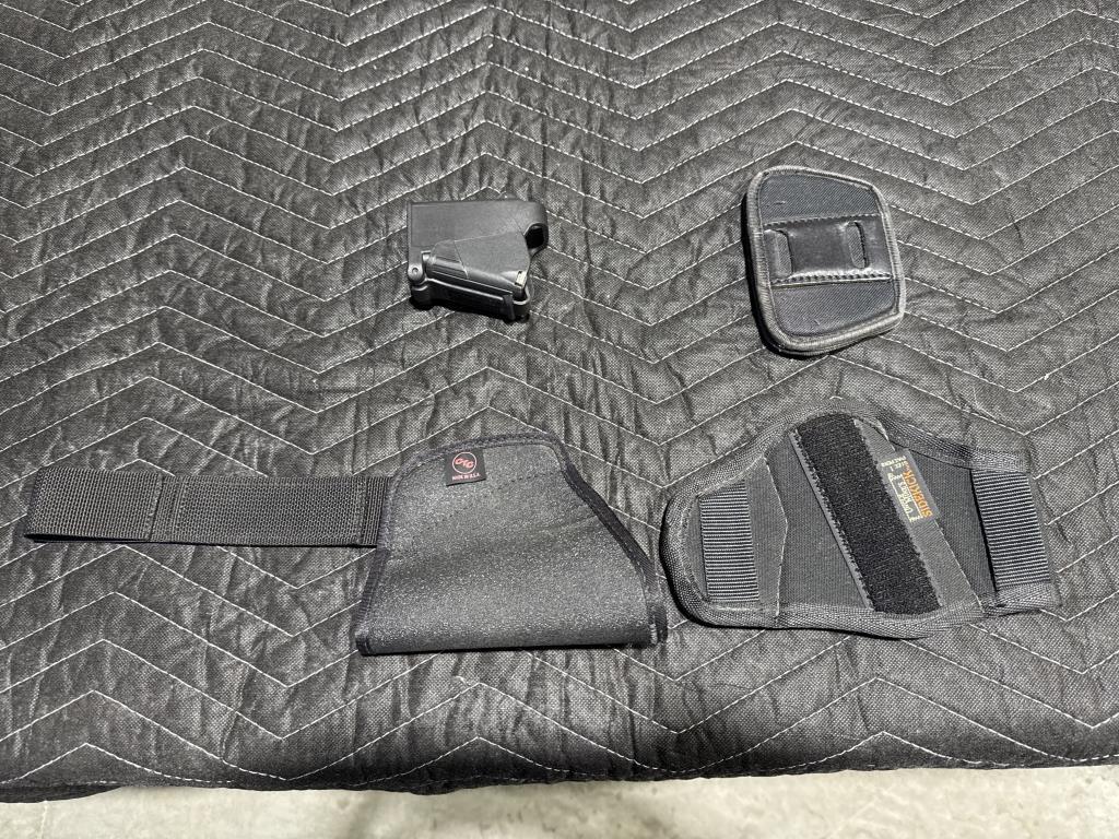 Lot of miscellaneous holsters