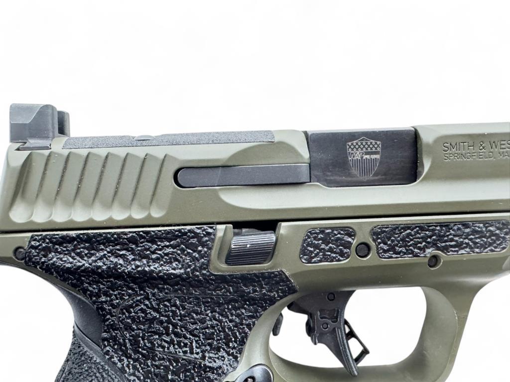 Smith & Wesson M&P 9 M2.0 Semi-Auto Pistol Bundle