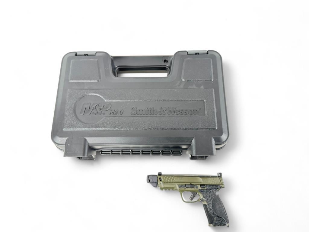 Smith & Wesson M&P 9 M2.0 Semi-Auto Pistol Bundle