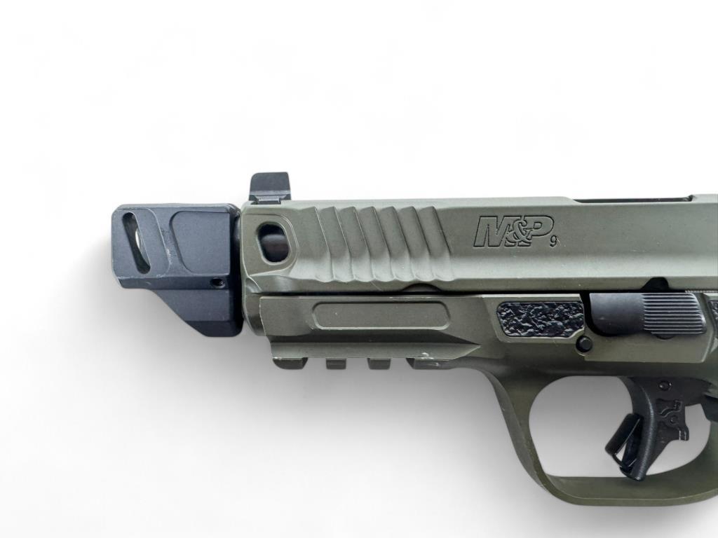 Smith & Wesson M&P 9 M2.0 Semi-Auto Pistol Bundle