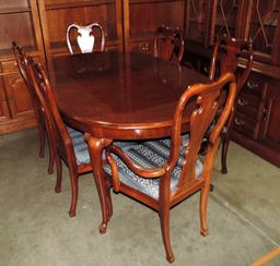 Thomasville Dinning Table and 6 Chairs