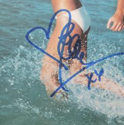 Autographed 5.75x8.25 Photo of Elle Macpherson