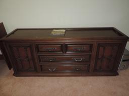Magnavox 1970's Record Player And Cabinet