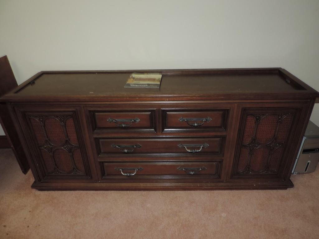 Magnavox 1970's Record Player And Cabinet