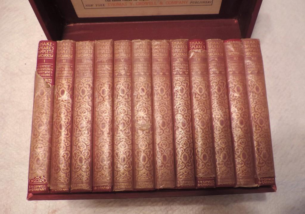 Shakespeare's Complete Works Pembroke Edition In Original Burgundy Cloth Slipcase