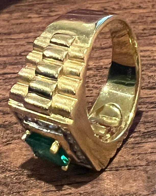 18Kt Gold Emerald and Diamond Chip Ring