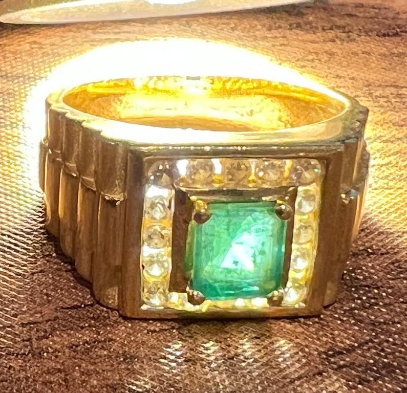 18Kt Gold Emerald and Diamond Chip Ring
