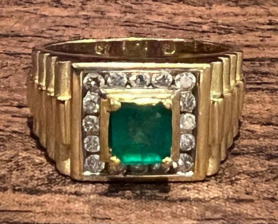 18Kt Gold Emerald and Diamond Chip Ring
