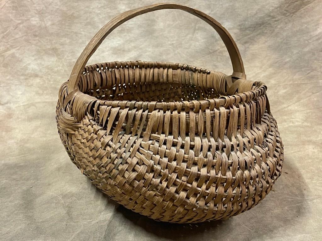 Early NC Hand Woven Buttocks Basket