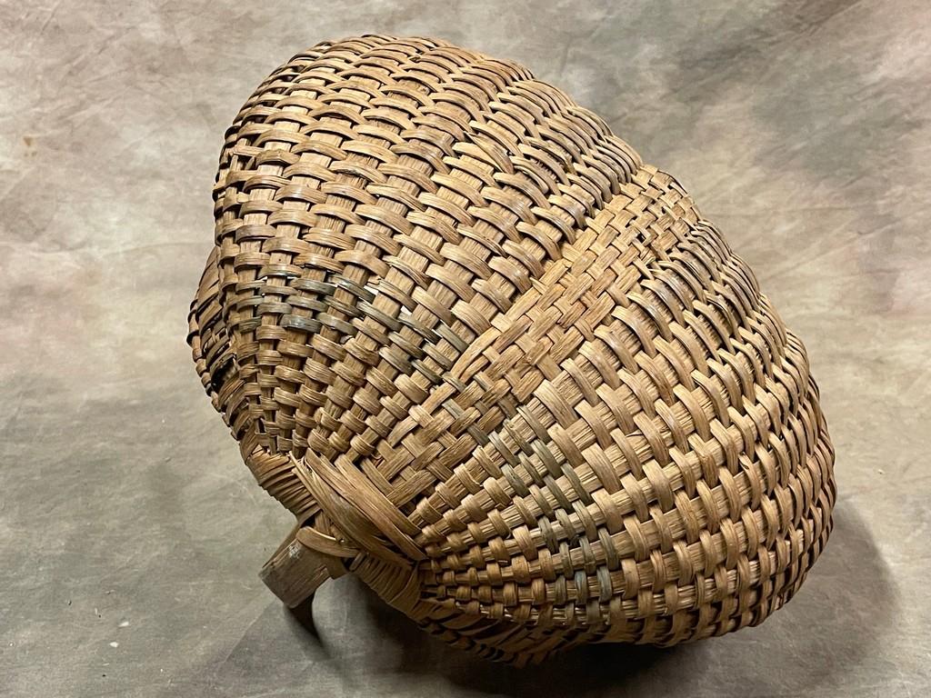 Early NC Hand Woven Buttocks Basket