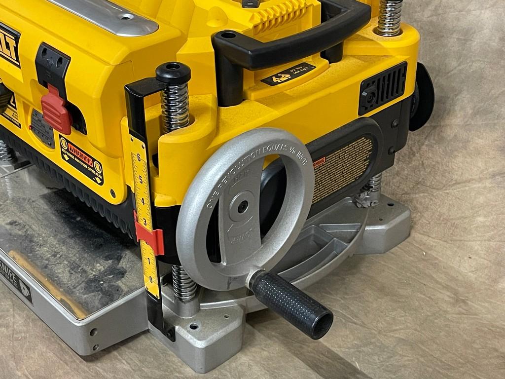 DeWalt DW735 Thirteen Inch Thickness Planer