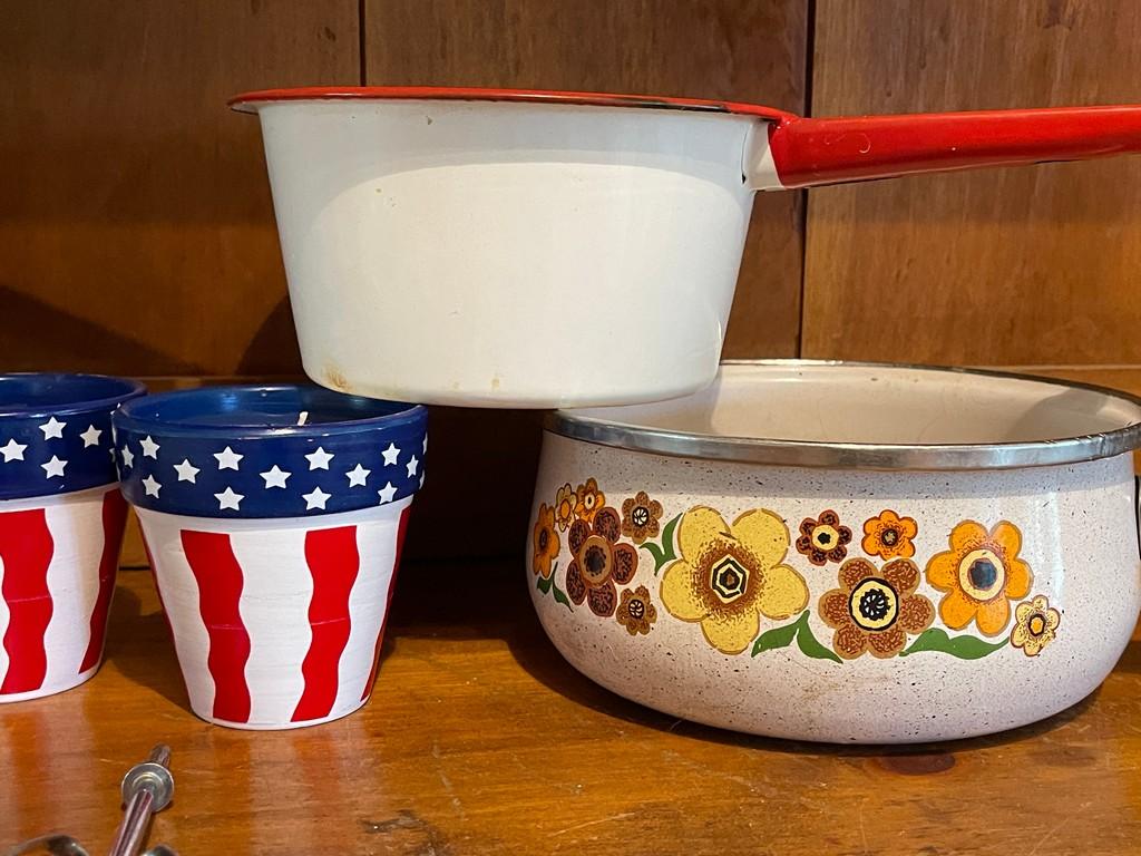 Enameled Pot Lot and Salton Hand Mixer