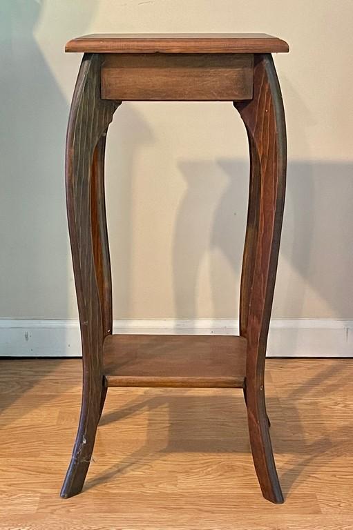 Plant Stand with Curved Legs