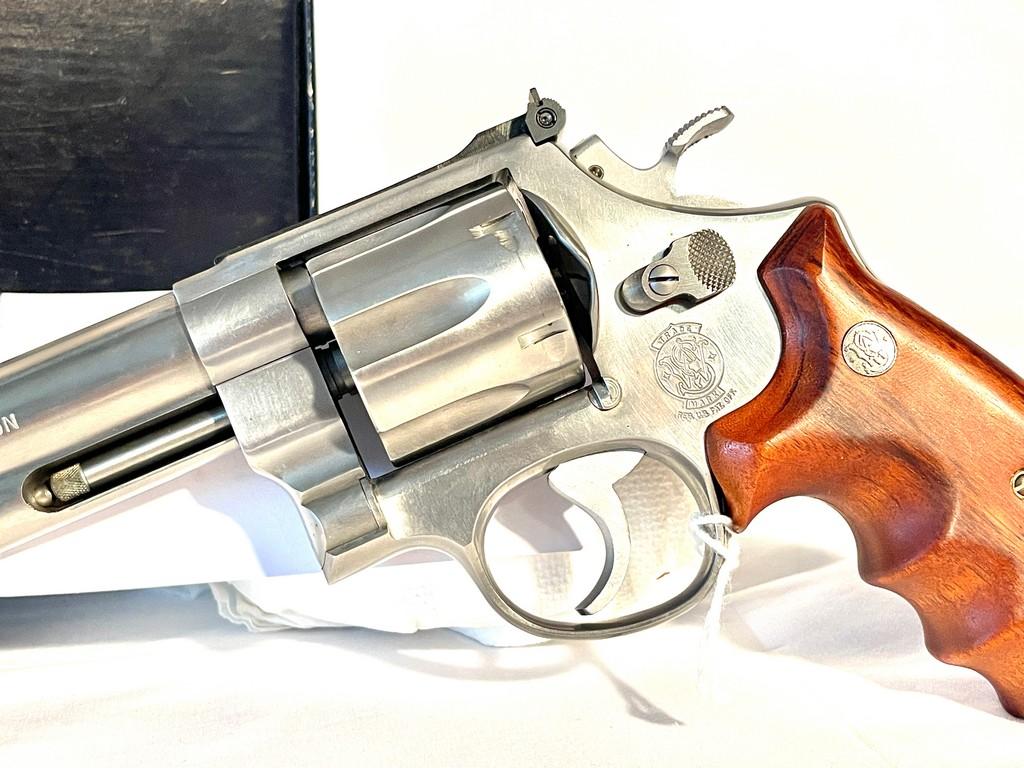 Smith & Wesson Model 610 10MM Stainless Revolver NIB