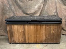 Suncast Outdoor Hard-shell Plastic Storage Box
