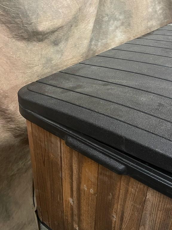 Suncast Outdoor Hard-shell Plastic Storage Box