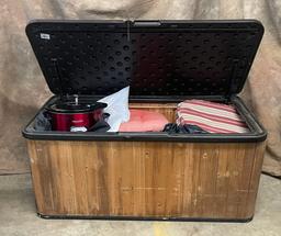 Suncast Outdoor Hard-shell Plastic Storage Box