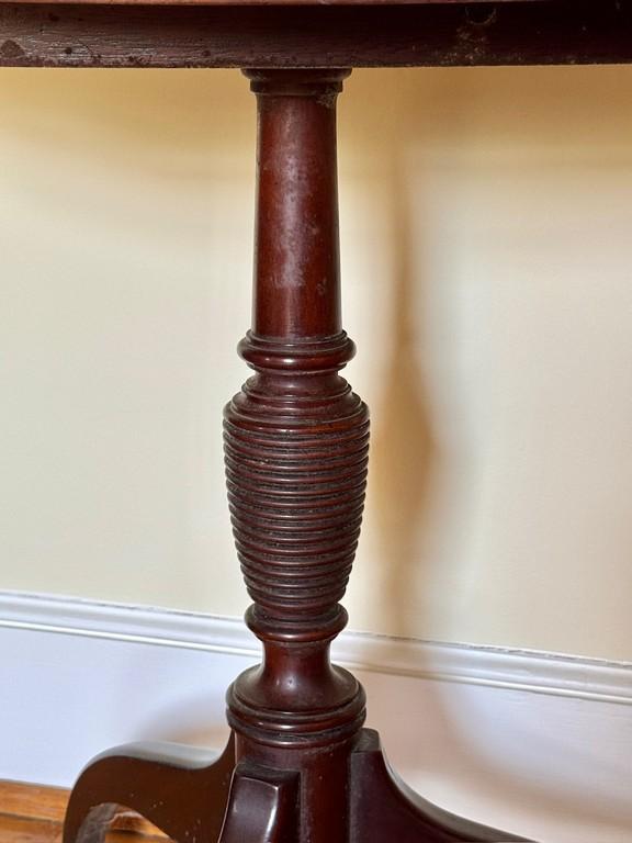 Hepplewhite Mahogany Oval Tilt Top Side Table