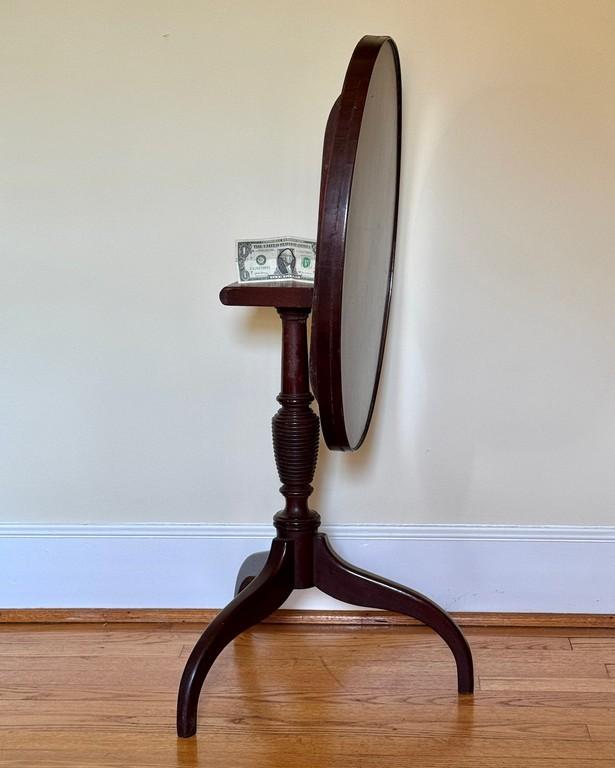 Hepplewhite Mahogany Oval Tilt Top Side Table