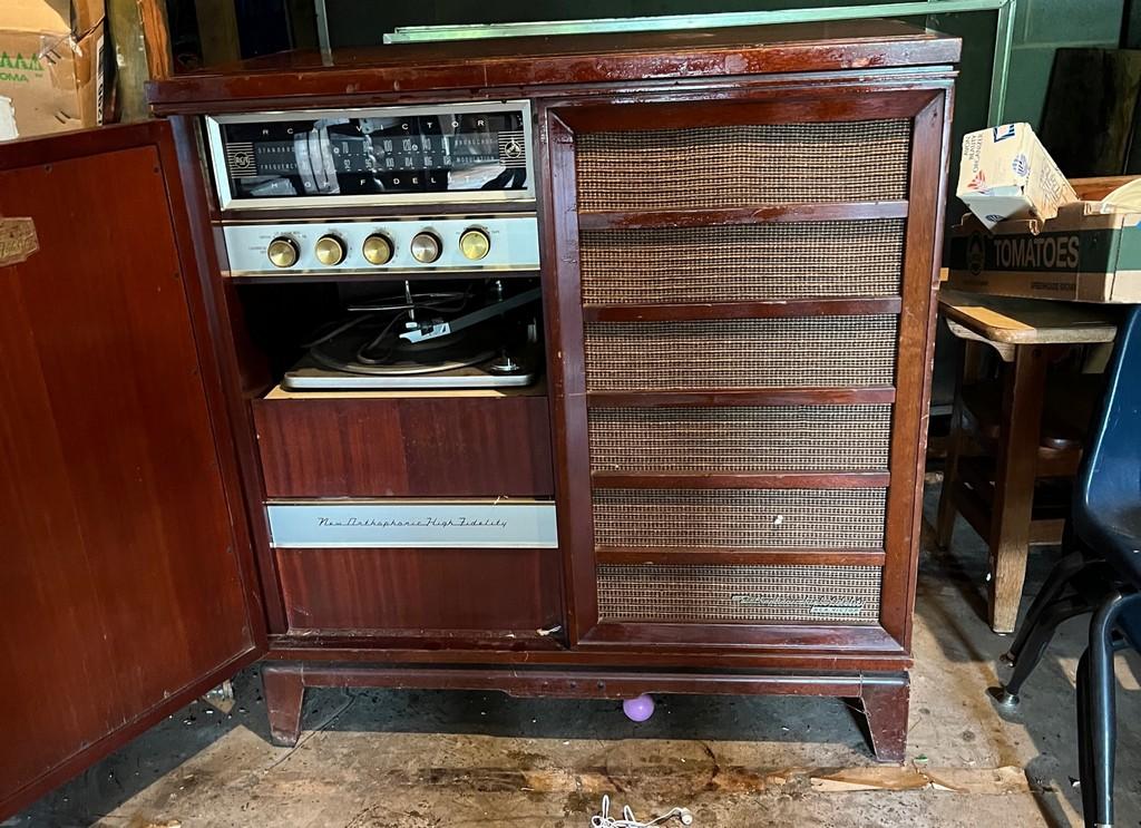 MCM RC Victor High Fidelity Stereo System in Cabinet