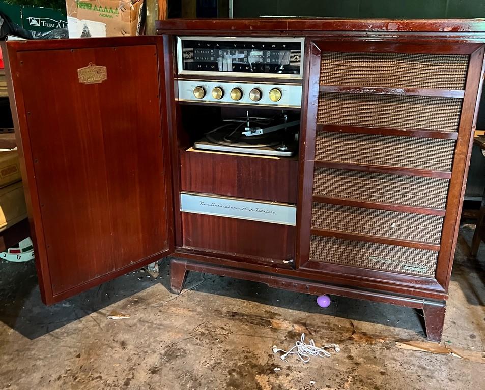 MCM RC Victor High Fidelity Stereo System in Cabinet