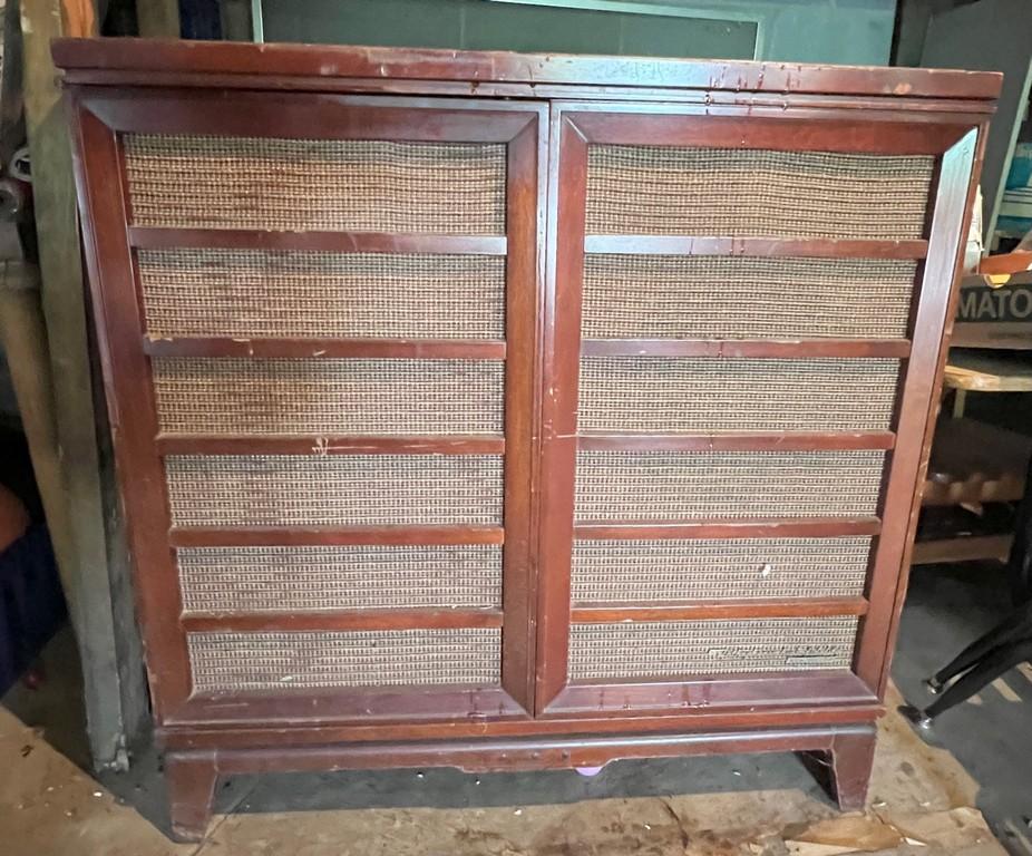 MCM RC Victor High Fidelity Stereo System in Cabinet